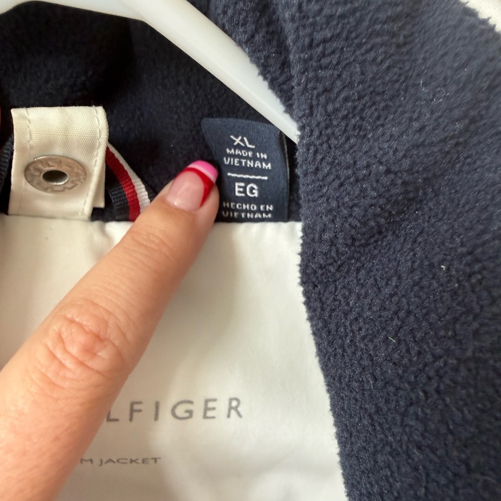 Tommy Hilfiger White Jacket with Red-Trim Patch - Picture 5 of 6